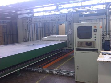 移動可能なガントリーはポリウレタンのための特大 CNC の泡のカッターをカスタマイズします