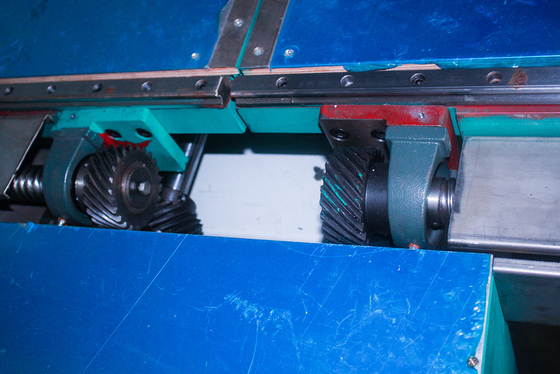 シートの1.74kw 1200mmの高さPUの泡の打抜き機の縦のセリウム