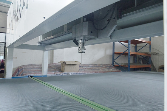 DT R2012VH CNCのスポンジの打抜き機3Dは適用範囲が広い泡のために形づく