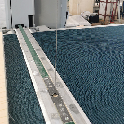 高密度の泡を切るコンピュータ化されたPU泡切断機 DTC-FL1305