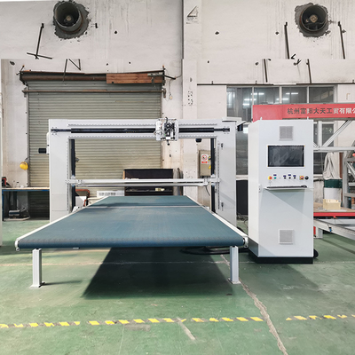 中国 ホットセール CNC オシレーティング 柔らかい柔軟なスポンジ形カットのための二刃泡切断機