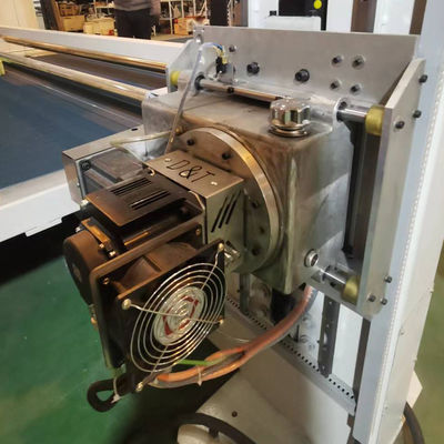 CE認証付きCNC両刃振動発泡カッター。2D/3Dスポンジ形状の高精度・高効率切断に