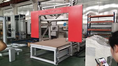 高精度の横のエヴァの泡の輪郭の打抜き機は10m/分にスピードをあげます