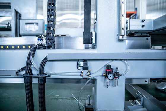 CNC 2.0mm Puは打抜き機の横および縦の刃泡立つ