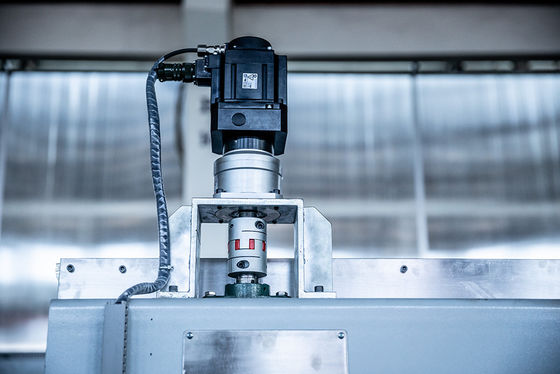 CNC 2.0mm Puは打抜き機の横および縦の刃泡立つ