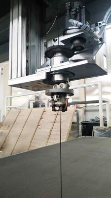正確さの精密3D CNCの泡の打抜き機