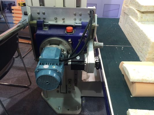 高速CNCの振動の刃のスポンジの泡の打抜き機6kw