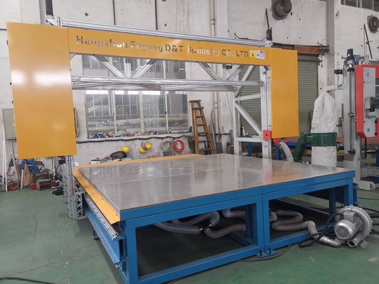 真空ワーク テーブルが付いている半堅い泡のための 10m/Min 3D CNC の打抜き機