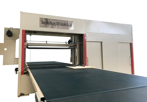 直立したCNCのスポンジの打抜き機40m/Min 3Dは適用範囲が広い泡のために形づく