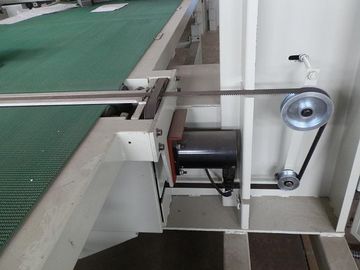 乳液/スポンジのための高い Precison CNC の輪郭の泡の打抜き機