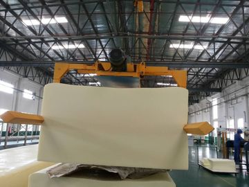 フル オートマチックの横の連続的な PU の泡の生産ライン長い泡クレーン単位