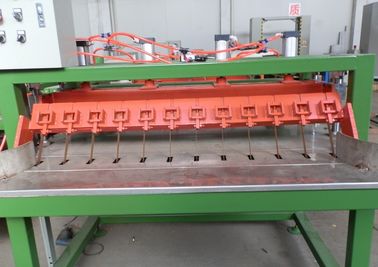 調節された産業コンピュータ花の泡の打抜き機 CNC の専門家