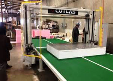 自動スポンジの打抜き機 CNC の乳液のスポンジの振動の刃のカッター