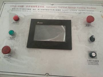 スポンジのマットレス、デジタル打抜き機のための産業縦の泡のカッター