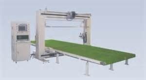 CNC の乳液のスポンジの振動の刃のカッター 6m/分、自動打抜き機
